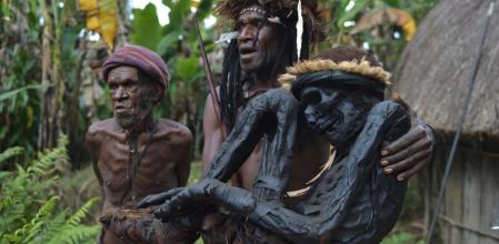 Una momia secada con el humo de una hoguera por una tribu de Papúa Nueva Guinea&nbsp;