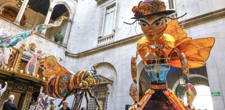 En la izquierda de la imagen, la bestia Bee y en la derecha la giganta&nbsp;Queen Bee&nbsp;