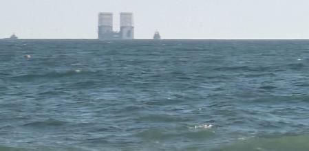 Barco engrandado por el efecto fata morgana en El Puerto de Santa María.