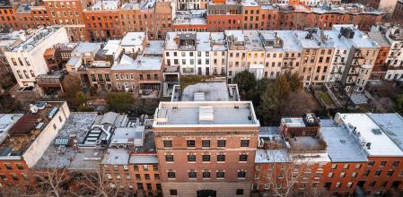Vista de los tejados de Brooklyn. Parte de la trama de la novela transcurre en Nueva York