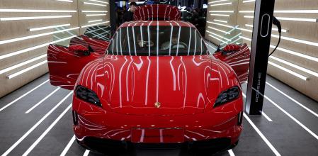 Un eléctrico de Porsche en una feria en China