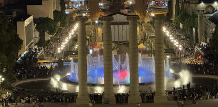 Vuelve la iluminación a la Fuente Mágica de Montjuïc.