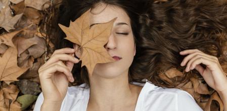 Karla Pires comparte los activos estrella para cuidar la piel este otoño