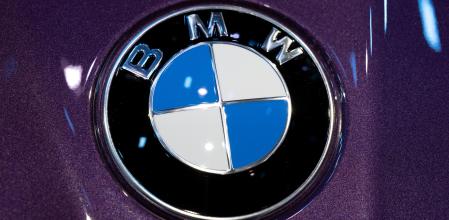 BMW se cuela en el aniversario de Mercedes: “Inventaron el coche para que nosotros inventáramos el placer de conducir”