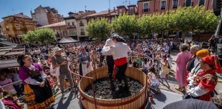 Fiesta de la Vendimia, una celebración del primer pisado de la uva con degustación del primer mosto de la campaña