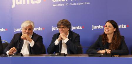 Albert Batet, Carles Puigdemont y Mònica Sales, en Waterloo a mediados de septiembre