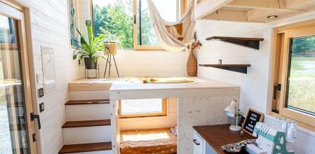 El modelo Nouvelle Danse combina estética artesanal y funcionalidad en una minicasa rodante diseñada para vivir con estilo y sin renunciar a la comodidad.