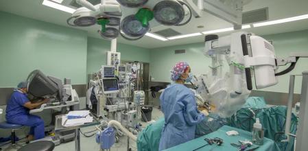 Un quirófano del centro oncológico Teknon