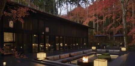 Los alrededores del hotel Aman Kyoto ofrecen un festival cromático