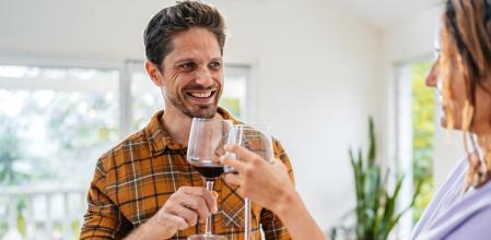 Cada vez más personas se atreven con los vinos naturales. 