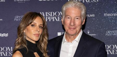 Alejandra y Richard Gere posan antes del visionado especial de “Wisdom of Happiness” el pasado 16 de octubre en Nueva York