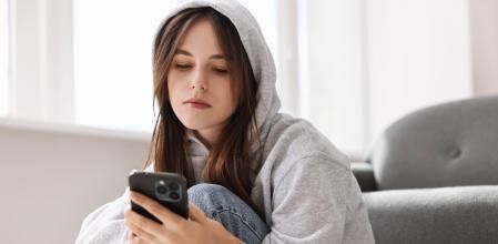 Los adolescentes están convirtiendo a ChatGPT en su diario personal, sin advertir los peligros que conlleva.