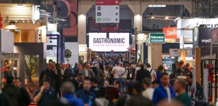 Gran afluencia de público en los pasillos del recinto de Montjuïc durante el Gastronomic Forum Barcelona