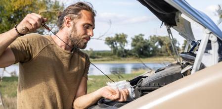 Comprobar el nivel de aceite es algo que debemos hacer con frecuencia en nuestro vehículo.