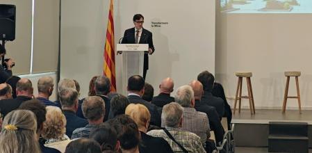 Illa durante su intervención en el auditorio de la biblioteca de la Mina&nbsp; .