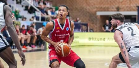 Devin Robinson lanzando un tiro libre este miércoles en Dinamarca