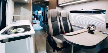 Esta propuesta no escatima en detalles que te hacen sentir como en casa y soluciones propias de alternativas premium de mayor tamaño.