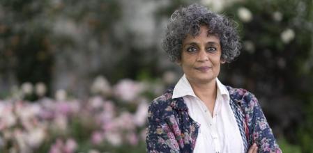 Arundhati Roy, autora ganadora del Premio Booker, durante el Hay Festival 2019