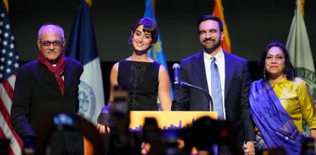 Zohran Mamdani, su&nbsp; dona Rama Duwaji i els seus pares Mahmood Mamdani i Mira Nair&nbsp;