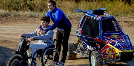 FOTO ALEX GARCIA MARC ROMA, HIJO DEL PILOTO NANI ROMA, QUEDO PARAPLEJICO EN UNA ACCIDENTE DE MOTO. QUIERE VOLVER A COMPETIR EN UN COCHE ADAPTADO 2025/11/04