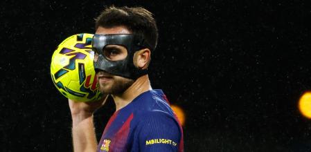 Barcelona's Eric Garcia holds the ball during the Spanish La Liga soccer match between Celta Vigo and Barcelona in Vigo, Spain, Sunday, Nov. 9, 2025. (AP Photo/Lalo R. Villar)