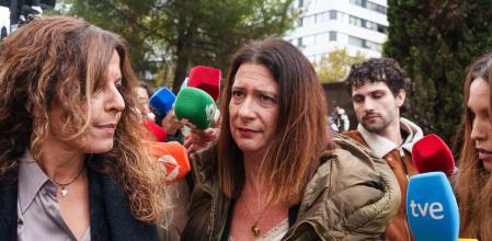 Leire Díez a su llegada a los juzgados de Plaza de Castilla para declarar por el caso ‘Leire Díez’, a 17 de noviembre de 2025, en Madrid (España). El ‘caso Leire Díez’  investiga los presuntos delitos de tráfico de influencias y cohecho de la exmilitante del PSOE. Se le acusa de liderar un plan para obtener información comprometedora de la UCO y la Fiscalía Anticorrupción, buscando anular investigaciones relevantes.