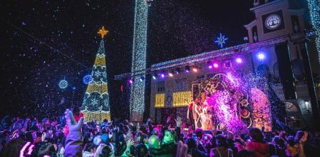 La plaza de la Vila será el escenario del encendido de las luces navideñas .