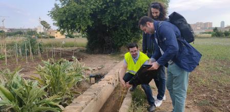 El proyecto Horta Tech implica Instalar sensores y fibra óptica en la red de acequias para seguir a tiempo real parámetros del agua de riego