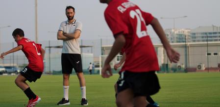 Iban Tey, entrenador de fútbol en Catar: “Cuando lo vives, ves otra realidad; es un país muy seguro, muy ordenado y donde las personas se respetan mutuamente”