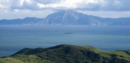 Vista del estrecho de Gibraltar, con Marruecos al fondo, desde Tarifa&nbsp;