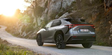 El Toyota bZ4X desarrolla 343 CV y puede disponer de tracción integral 