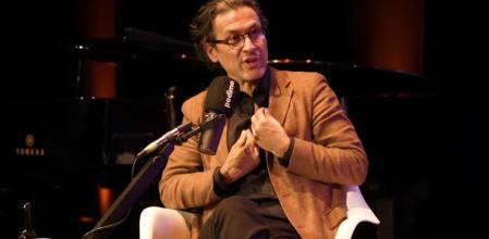 Rodrigo Cortés es uno de los cineastas y escritores más versátiles del panorama cultural español.