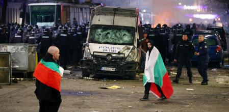 Zhelyazkov, en el centro de las críticas, gobernaba en minoría gracias al apoyo de una formación liderada por el oligarca Delyan Peevski, sancionado por EE.UU. y Reino Unido por corrupción&nbsp;