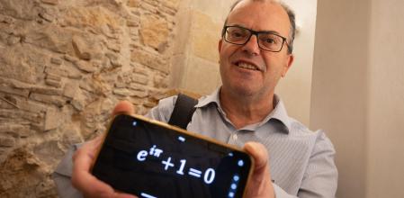 Antonio Domingo muestra la fórmula de Euler&nbsp;