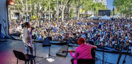 Concierto de Andrea Motis y Jurandir da Silva en la última edición del International Jazz Day, celebrado en el paseo de Gràcia