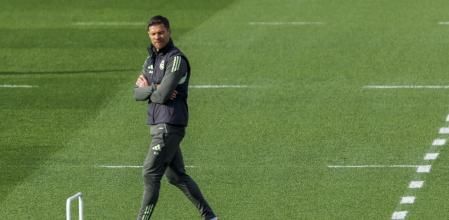 FOTODELDÍA MADRID, 09/12/2025.- El entrenador del Real Madrid, Xabi Alonso, durante al entrenamiento previo a su partido de Liga de Campeones contra Manchester City en la Ciudad Deportiva de Valdebebas, este martes. EFE/Sergio Pérez