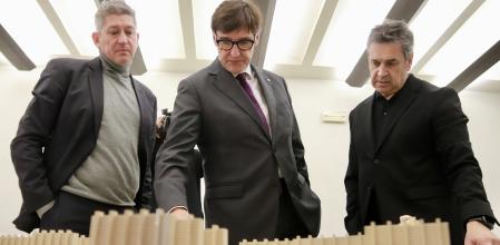 El alcalde de l'Hospitalet, David Quirós; el president de la Generalitat, Salvador Illa; y el director del consorcio de la reforma de la Granvia y el Samontà, Raúl Alvarín, este jueves&nbsp;