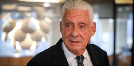 Jordi Clos (1950) en la sede de Turisme de Barcelona, entidad que contribuyó a crear y que preside desde octubre de 2023