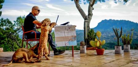 FOTO ALEX GARCIA SERIE DAKAR. MOI TORRALLARDONA, EXPILOTO DE CAMIONES Y AHORA ORGANIZADOR DE VIAJES PARA INVITADOS VIO EN EL RALLY 2025/11/10. Entrevista a Moisès