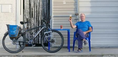 En 2017, Wilfried decidió abandonar Holanda para cumplir su sueño de conocer diferentes lugares del mundo con su bicileta y cámara.