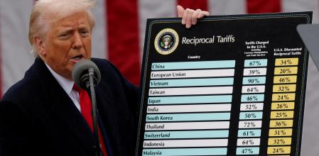FILE PHOTO: U.S. President Donald Trump delivers remarks on tariffs in the Rose Garden at the White House in Washington, D.C., U.S., April 2, 2025. REUTERS/Carlos Barria/File Photo