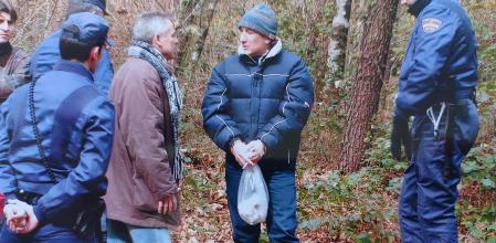 En el centro de la foto, esposado, José Rodríguez Lamas, 'El Pulpo', atracador y asesino&nbsp;