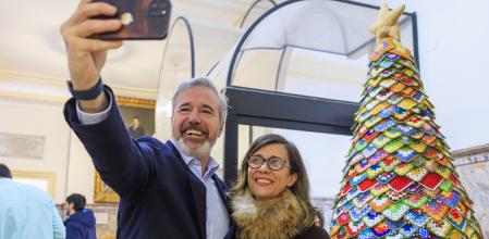 El presidente de Aragón, Jorge Azcón y la consejera de Asusntos Sociales del Ayuntamiento de Zaragoza, Marian Orós&nbsp;