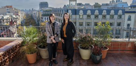 Gaia Pellegrini y Miriam Giordano en la terraza del despacho de arquitectura L-35 que será uno de los que abra sus puertas en el próximo año coincidiendo con que Barcelona será la Capitabilidad de la arquitectura.