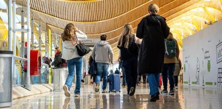 Viajeros en la T4 de Barajas&nbsp;