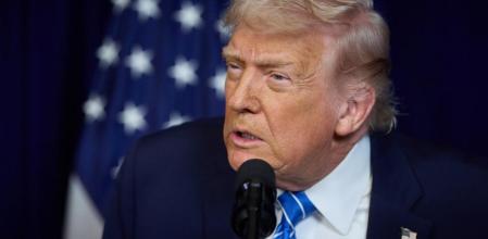 HANDOUT - 28 December 2025, US, Palm Beach: US President Donald Trump attends a joint press conference with Ukraine's President Volodymyr Zelensky following their talks at the Mar-a-Lago club in Palm Beach. Photo: -/Ukrainian Presidency/dpa - ATTENTION: editorial use only and only if the credit mentioned above is referenced in full