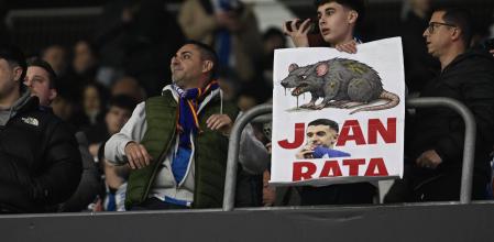 foto ANDREU ESTEBAN 03/01/2026 Partido entre el RCD Espanyol y el FC Barcelona. Pancarta cobtra el portero del Barça Joan Garcia