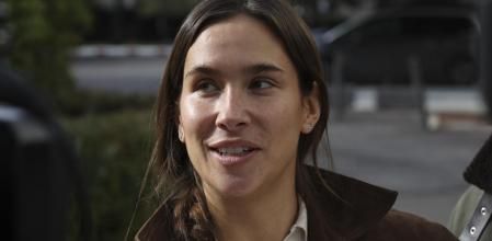 María Pombo abandona el hospital tras el nacimiento de su tercera hija.