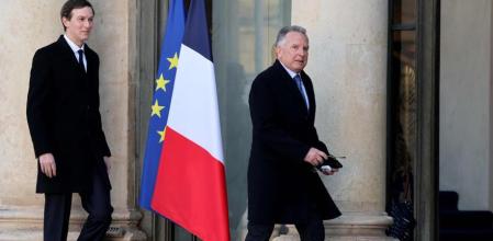 El yerno de Donald Trump, Jared Kushner, y el enviado especial del presidente estadounidense, Steve Witkoff, a su entrada al Elíseo para la reunión