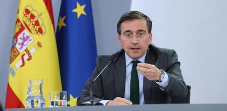 El ministro de Asuntos Exteriores, Unión Europea y Cooperación, José Manuel Albares, ofrece una rueda de prensa tras el primer Consejo de Ministros del año, a 7 de enero de 2026, en Madrid (España). El primer Consejo de Ministros del año ha estado marcado por la política internacional tras la captura por parte de EEUU del presidente de Venezuela, Nicolás Maduro, y las recientes declaraciones del presidente Donald Trump sobre el crudo venezolano y una posible anexión estadounidense de Groenlandia.